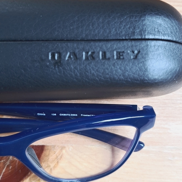 Women's Oakly eyeglasses - Picture 2 of 6